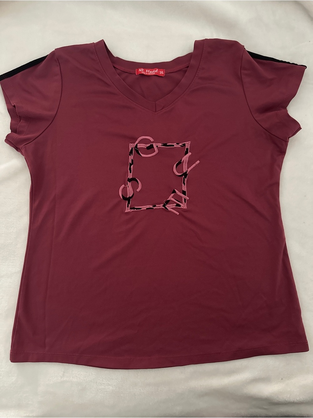 Maroon V-Neck Short Sleeve Tee with Decorative Square Graphic